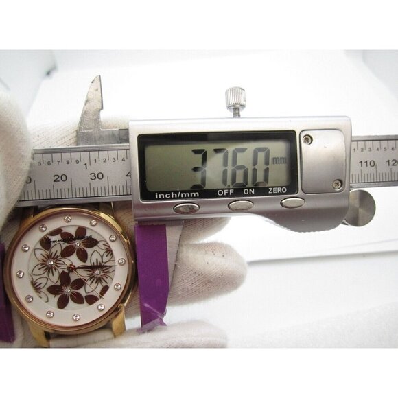 Women Tommy Bahama Quartz Floral Analog 37mm Round Watch (H233) "New Battery" - Picture 2 of 9
